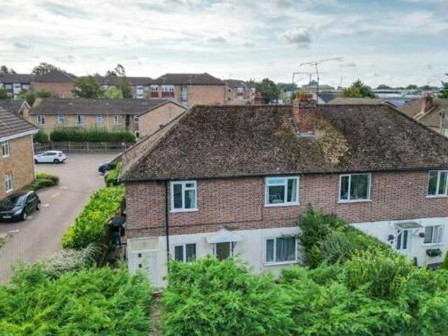 House for sale in Heol-las, Surrey