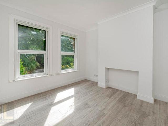 Maisonette for sale in London Borough of Ealing, Greater London