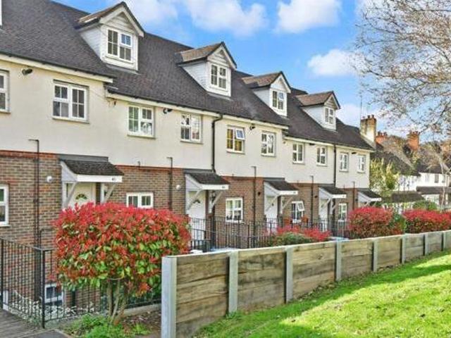 House for sale in Hillview, Surrey