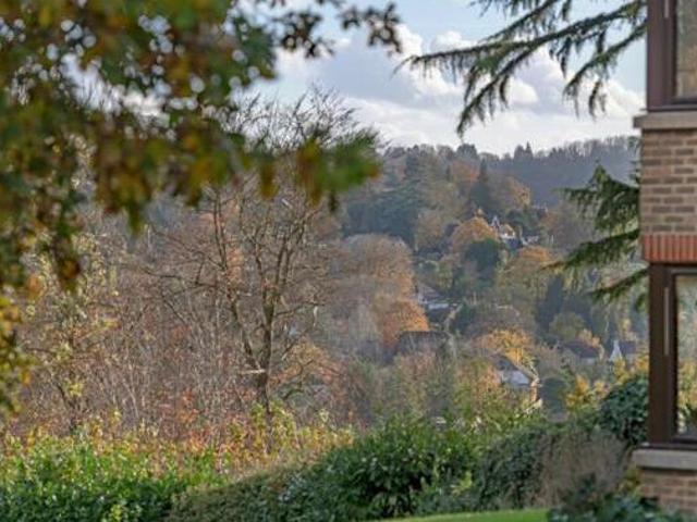 House for sale in Hillview, Surrey