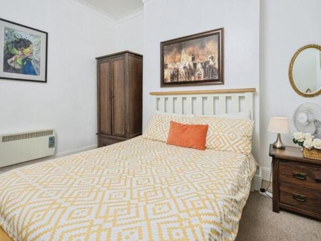 Maisonette for sale in Follaton, Strode
