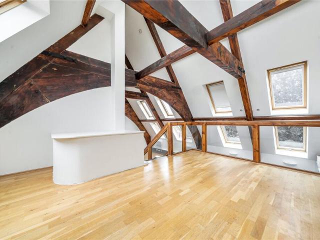 Duplex for sale in Redland