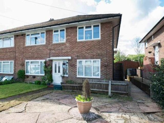 House for sale in Chessington