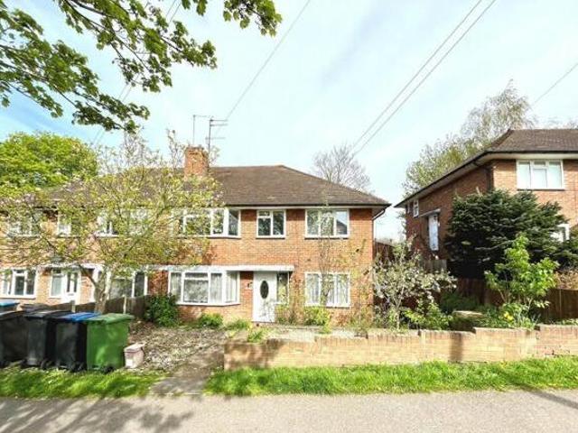 House for sale in Chessington