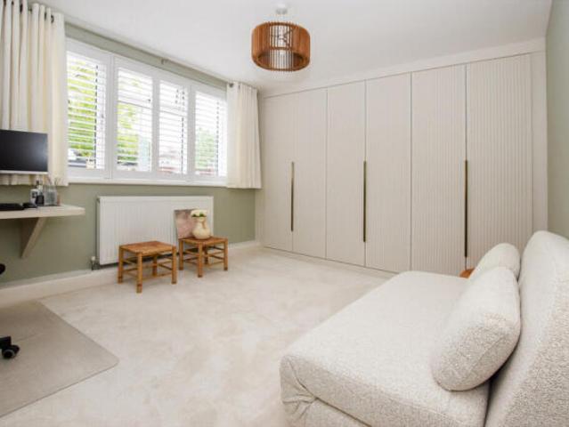 Maisonette for sale in West Wickham, Greater London