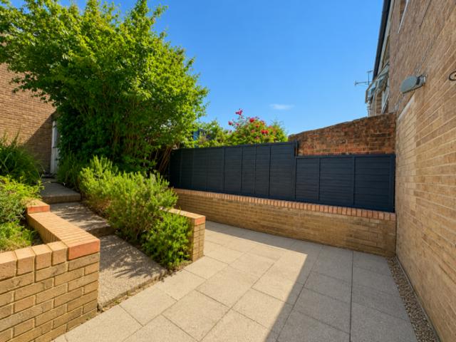 Maisonette for sale in Buckskin, Priest Down
