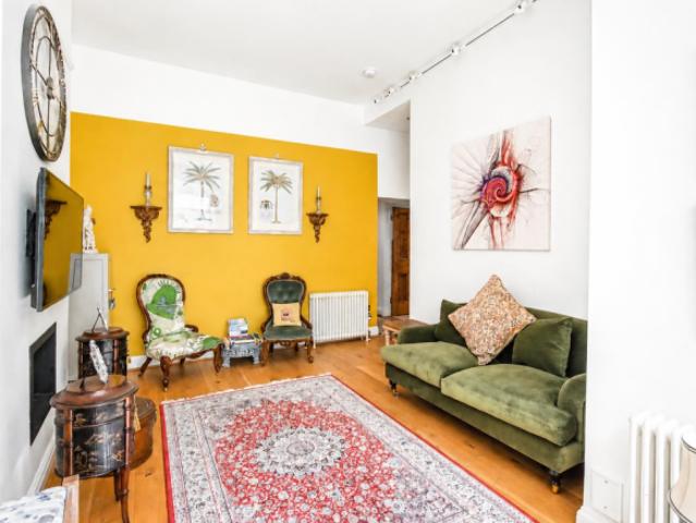 Maisonette for sale in Barnes, Greater London