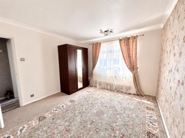 Maisonette for sale in Erith, Greater London