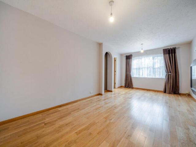 Maisonette for sale in Monks Orchard, Kent