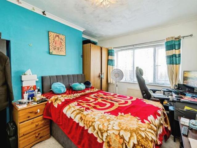 Maisonette for sale in Slough