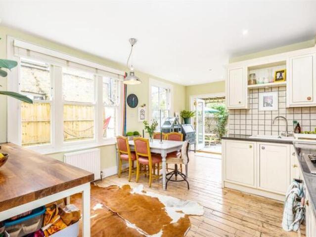 Maisonette for sale in Mortlake, Greater London
