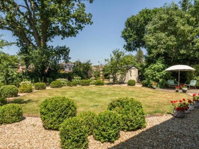 Maisonette for sale in Charlotteville, Westborough