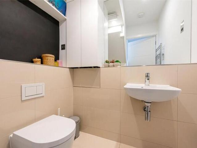 Maisonette for sale in Islington, Greater London