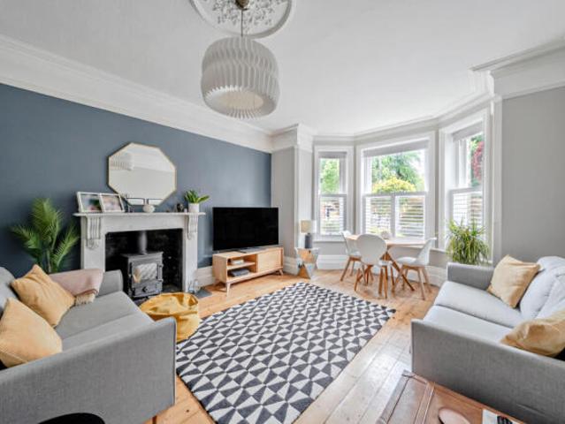 Maisonette for sale in Guildford, Surrey