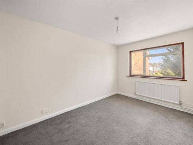 Maisonette for sale in Hounslow, Greater London