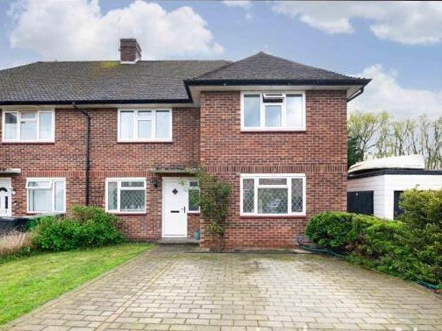 House for sale in Chessington
