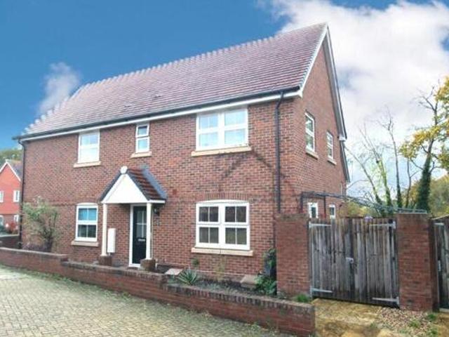 House for sale in Fleet, Hart