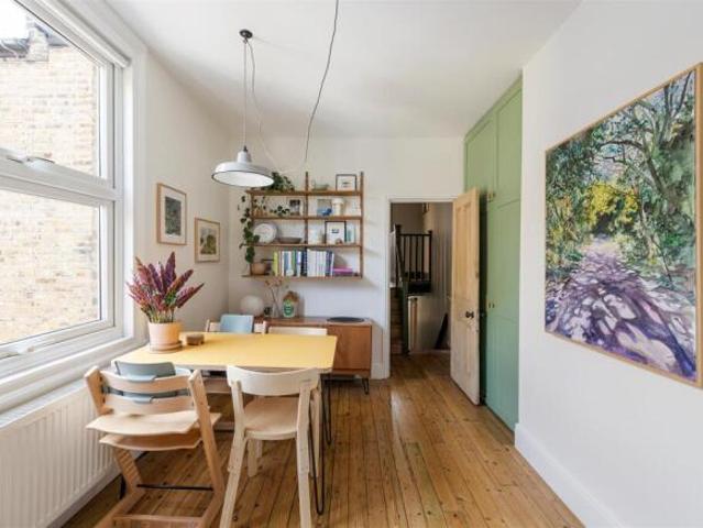 Maisonette for sale in Leyton, Greater London