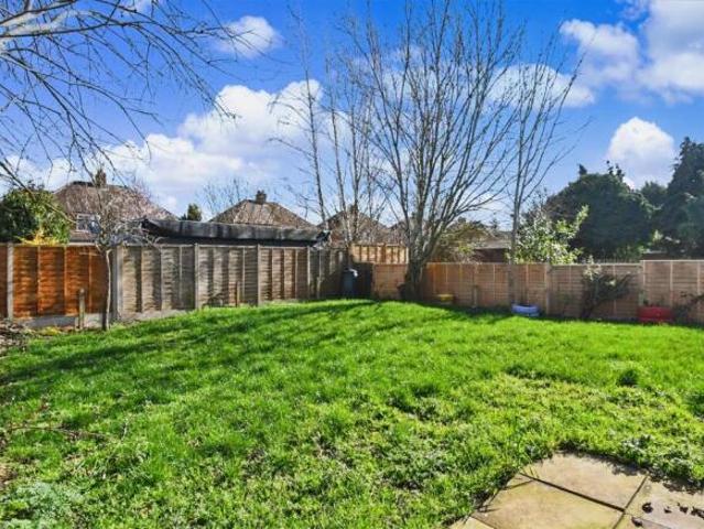 Maisonette for sale in Whitnash, Green Close