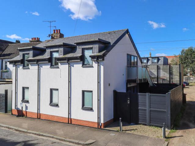 Maisonette for sale in St Albans, Five Acres