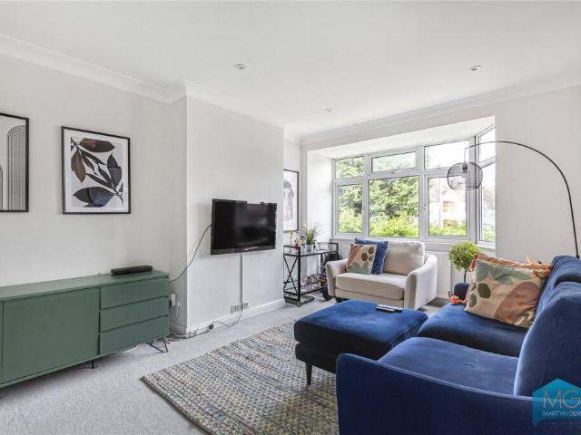 Duplex for sale in Finchley