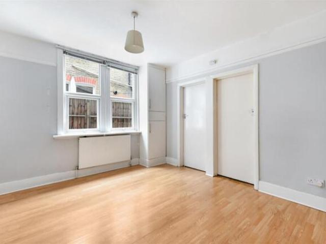 Maisonette for sale in London Borough of Ealing, Greater London