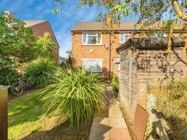 Maisonette for sale in Woodside Estate, Houghton Regis