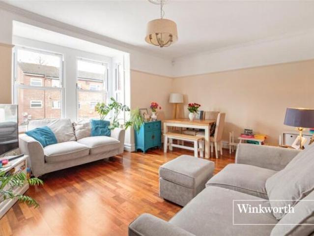 Maisonette for sale in New Barnet, Greater London