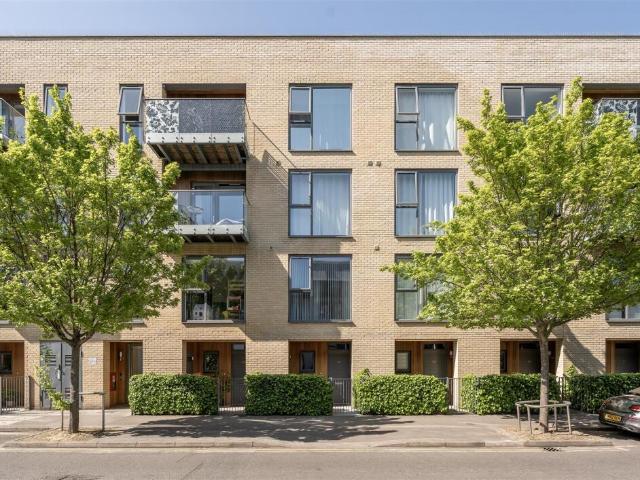 Duplex for sale in Highams Park