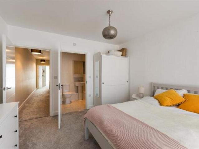 Maisonette for sale in Highams Park, Greater London