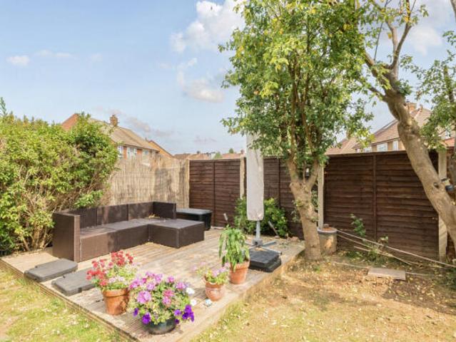 Maisonette for sale in Batchworth, Hertfordshire