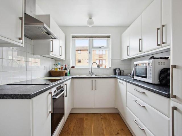 Maisonette for sale in Batchworth, Hertfordshire
