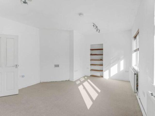 Maisonette for sale in Newport Pagnell