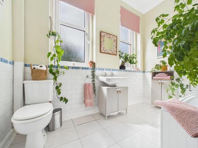 Maisonette for sale in Rutherglen, Scotland