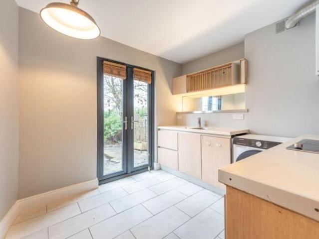 Maisonette for sale in Harlesden, Greater London