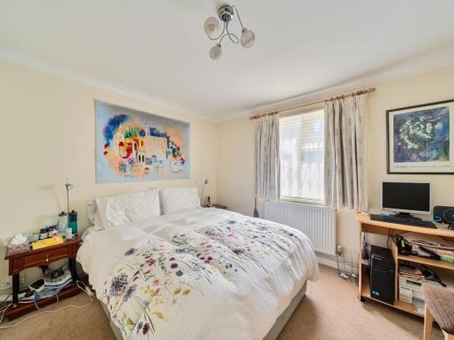 Maisonette for sale in Woodside Park, Greater London