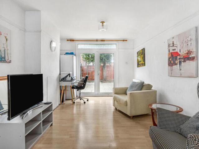 Maisonette for sale in Cat Hill