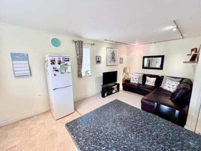 Maisonette for sale in Newport Pagnell