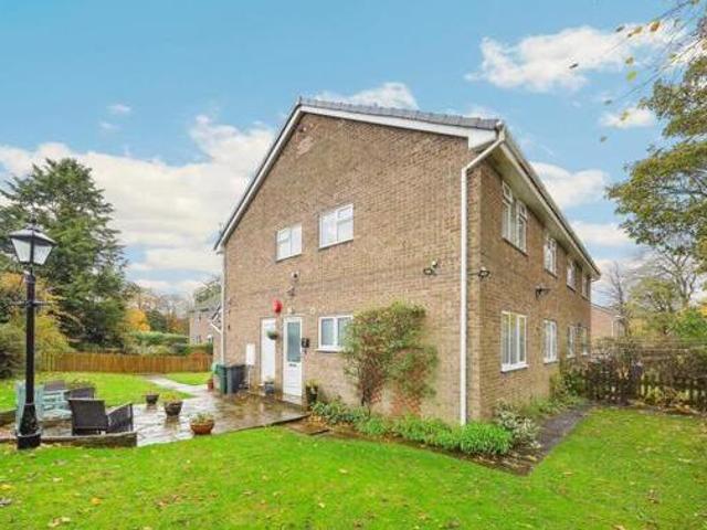 House for sale in Huddersfield, West Yorkshire