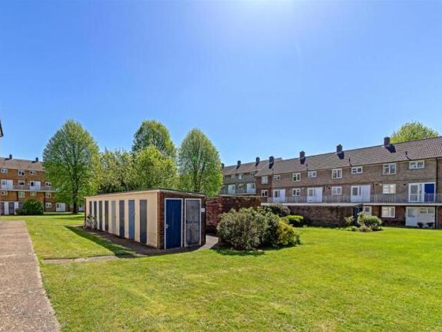 Maisonette for sale in Five Acres, Hertfordshire
