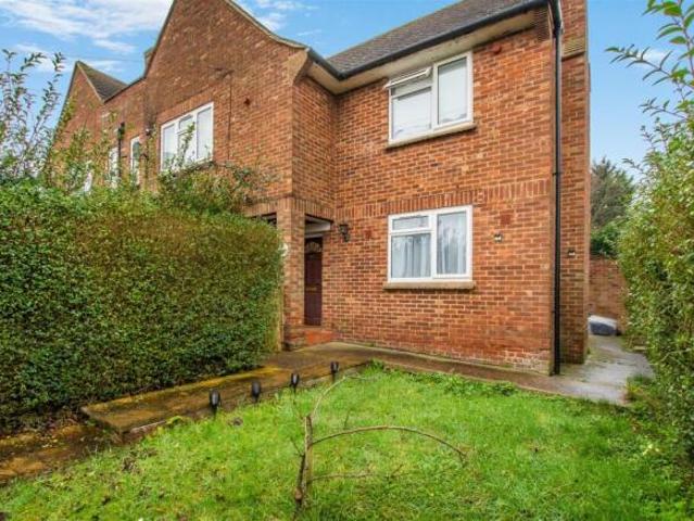 Maisonette for sale in Midway, Kent