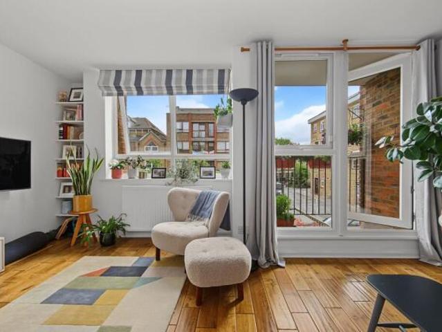 Maisonette for sale in Cat Hill