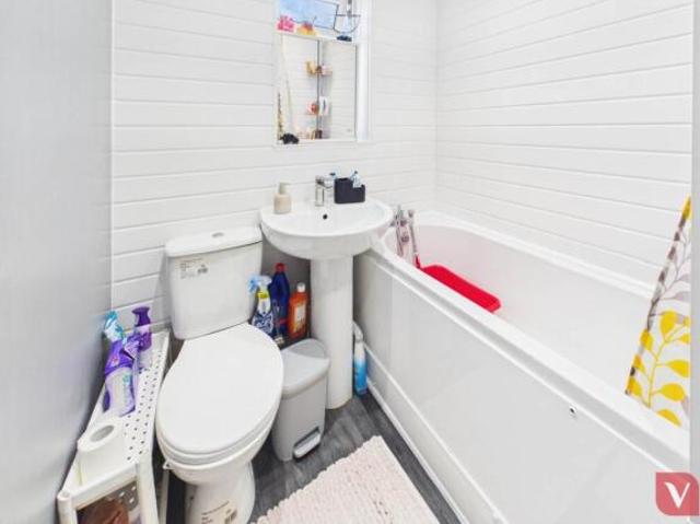 Maisonette for sale in Spring Park, Luton