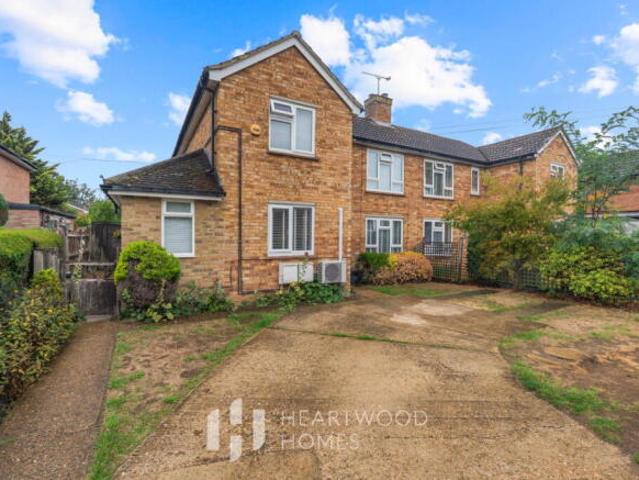 Maisonette for sale in Five Acres, Hertfordshire