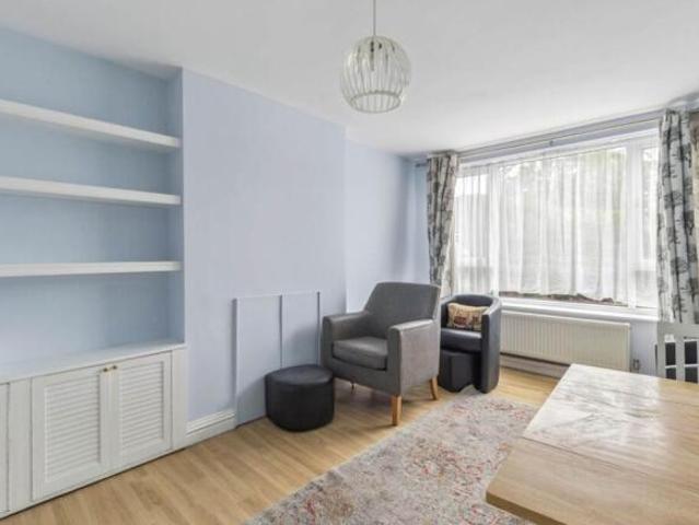 Flat for sale in North Watford, Hertfordshire