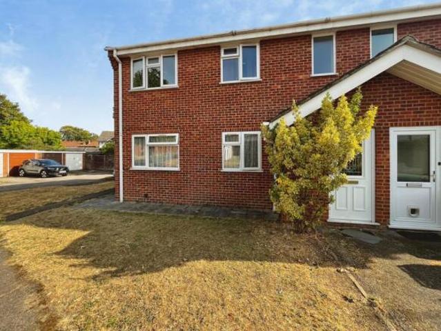 Maisonette for sale in Slough