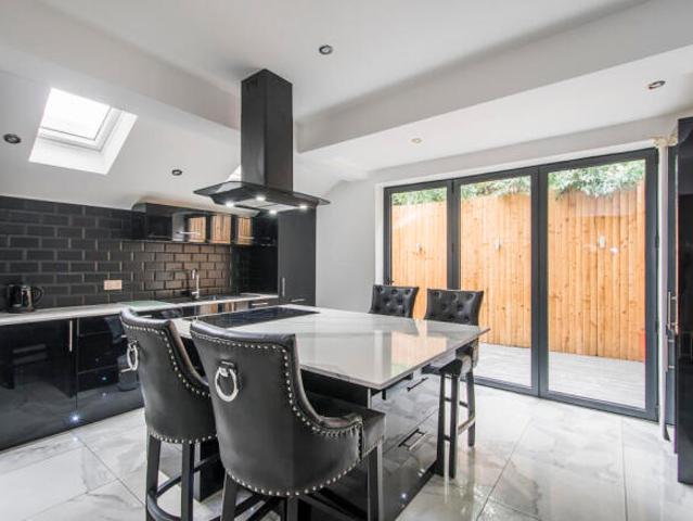 Maisonette for sale in Cat Hill