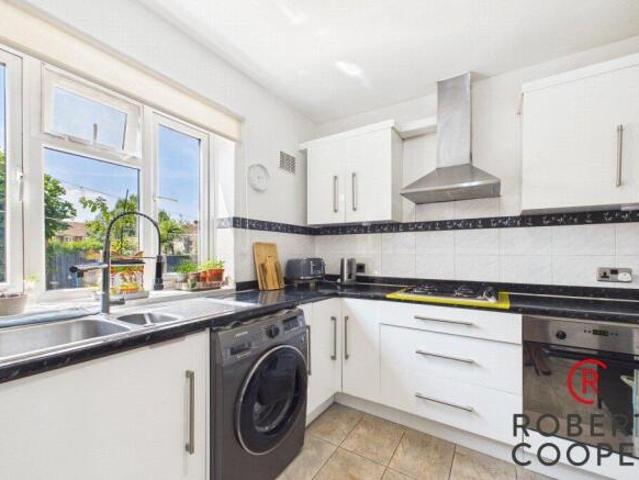 Maisonette for sale in Northolt, Greater London