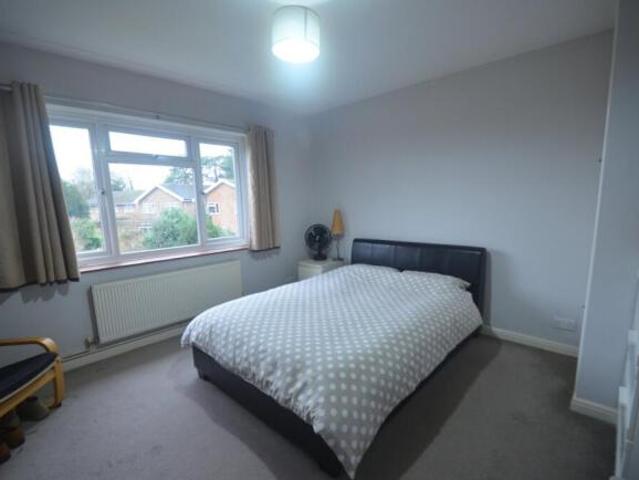 Maisonette for sale in London Borough of Croydon, Shirley