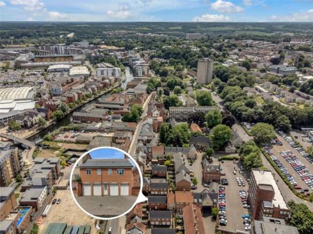 Maisonette for sale in Lakenham, East Bank